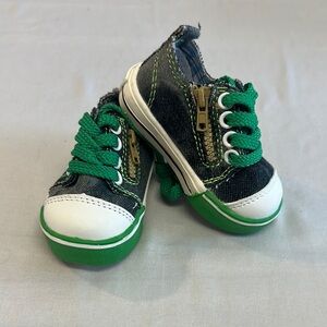 Twinkie-LIKE NEW Green and Black Sparkly Sneakers with Rubber Sole